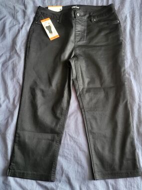 UP! Black Pull-up Cropped Ankle Pants